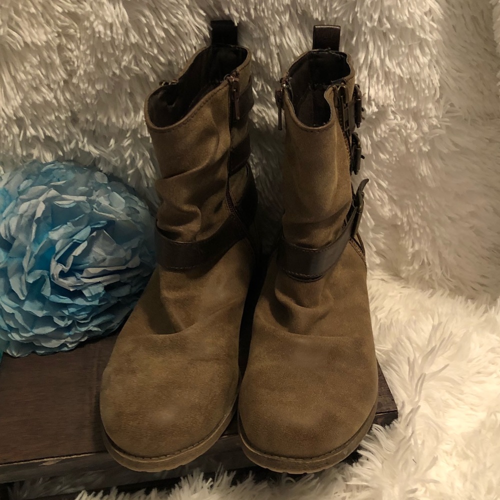 Jellypop sz8 ankle boot-distressed look-super cute